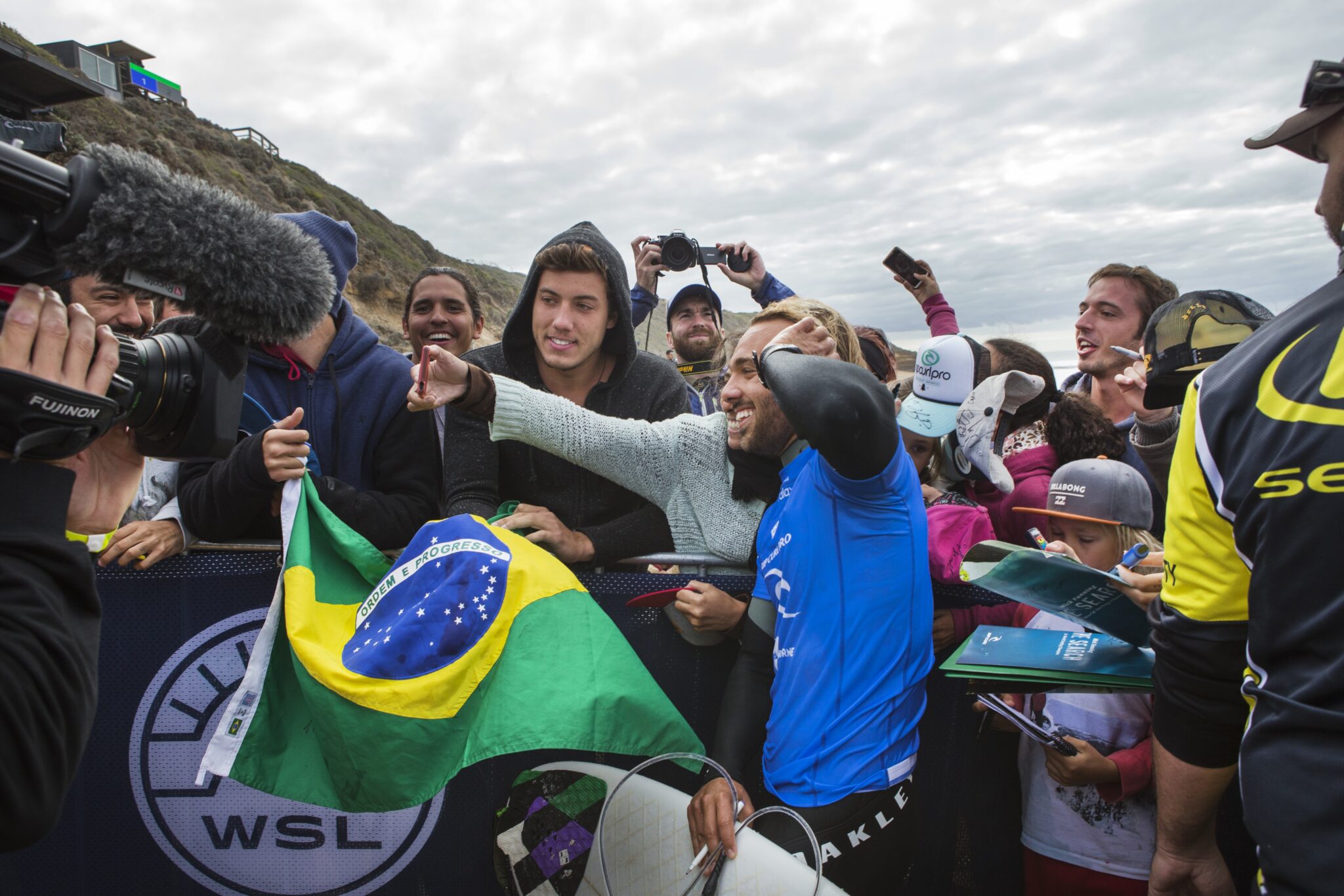 Caio Ibelli celebrating his win over John John Florence with his fans.