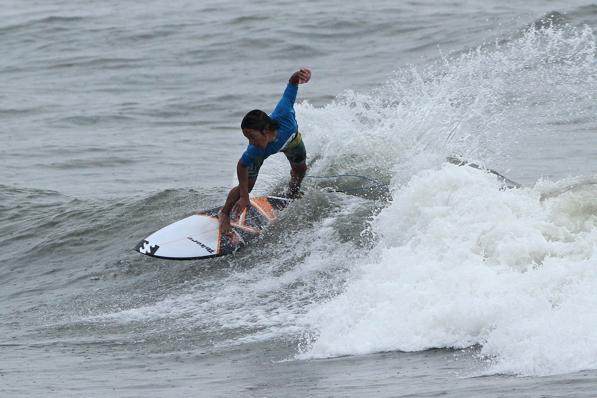 Lucas Vicente na abertura do Hang Loose Surf Attack / Foto Munir El Hage