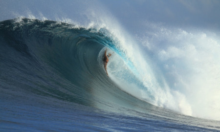 Surfe de peito em evidência no RJ