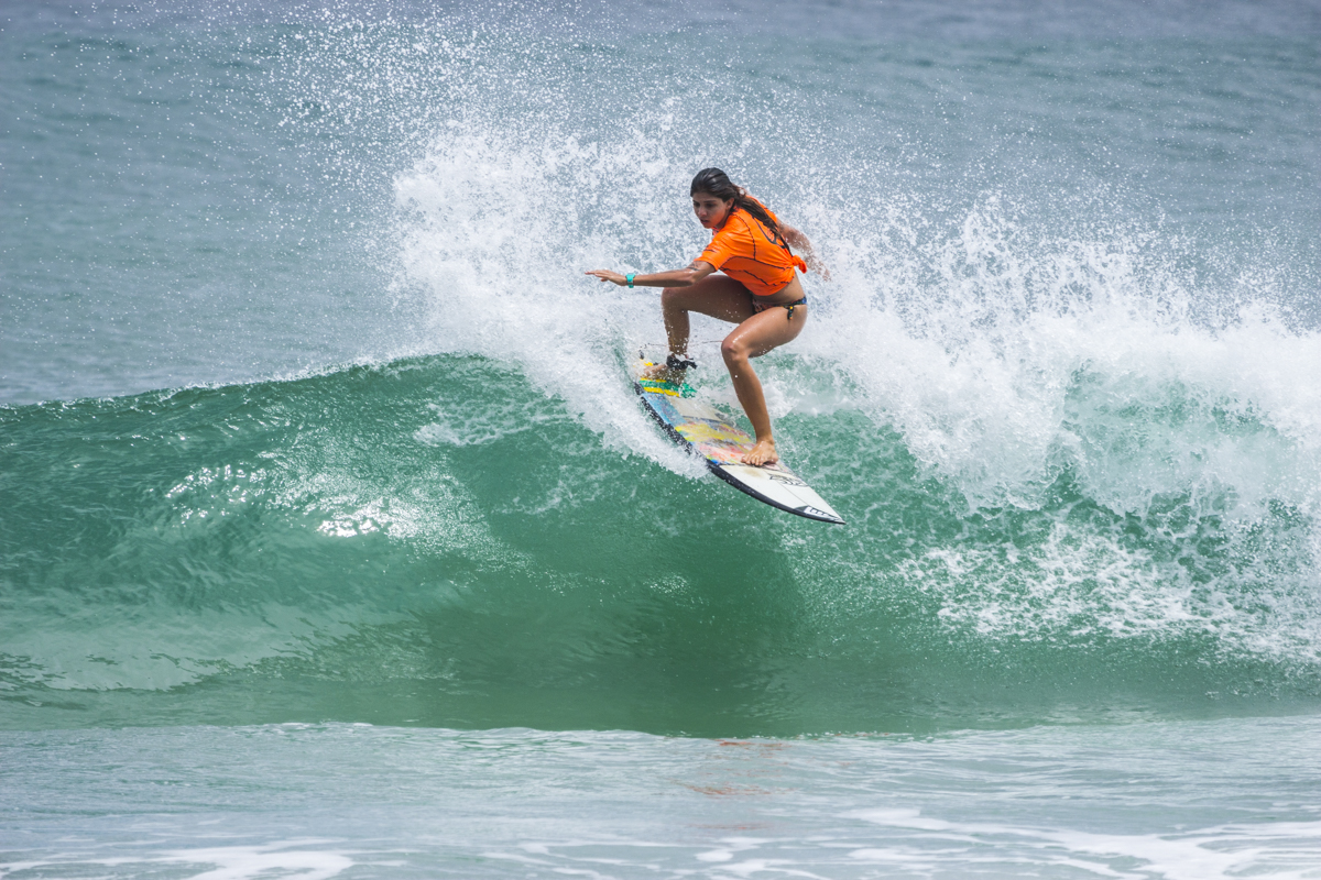Ana Pacelli estreia no Surf Trip SP Contest 2016
