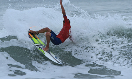 Alax Soares focado no A Tribuna de Surf Colegial