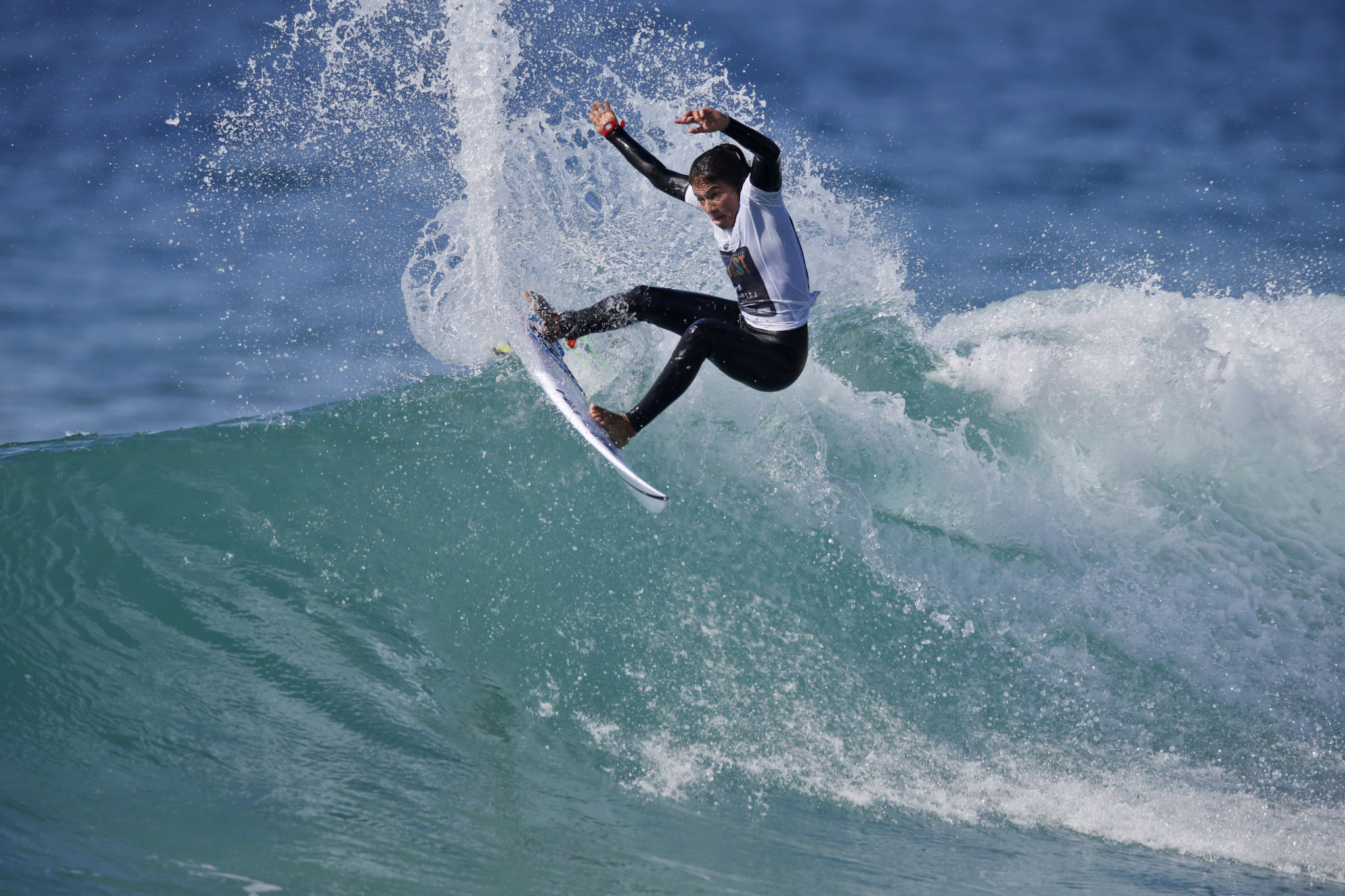Silvana Lima in the round of 24 of the Anditi Women’s Pro at Merewether Beach