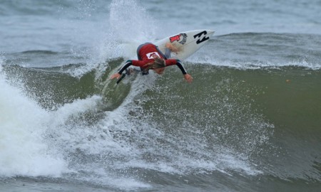 230 atletas abrem o Hang Loose Surf Attack 2017