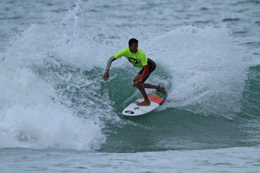 Caua Costa na segunda etapa do Hang Loose Surf Attack, em Maresias /  Foto Munir El Hage