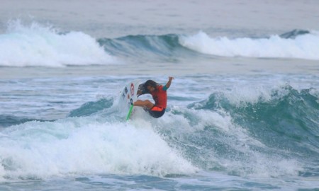 Sophia Medina quer título no Brasileiro de Surf Feminino