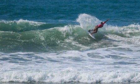 Suelen Naraísa sai na frente no Brasileiro de Surf Feminino
