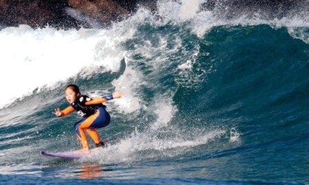 Família vende empadas para filha correr o brasileiro de surf