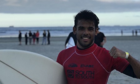 Edgard Groggia chega invicto na decisão do Vicentino de Surf