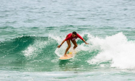 Pedro Tanaka e Stephanie Frumento faturam o Brasileiro Universitário de Surf