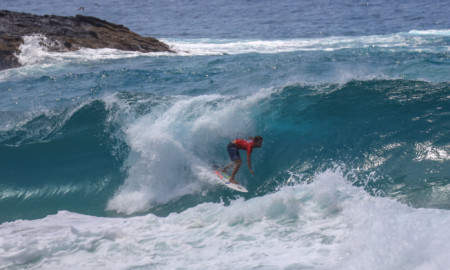 Jessé Mendes surfa o melhor tubo na Cacimba