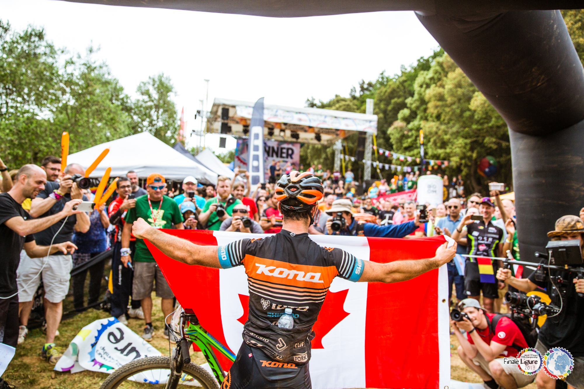 Canadense comemora primeiro título de campeão mundial / Foto Francesco Bartoli Avveduti