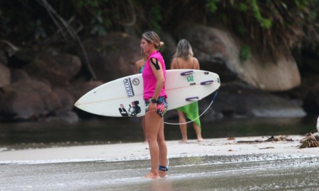 Camila Cássia quer vitória “em casa” no Brasileiro de Surf Feminino