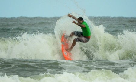 Antony Silva vence abertura do Vicentino de Surf com nota 10