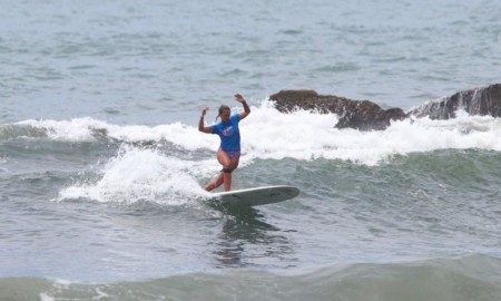 Thiara Mandelli focada no tri da categoria Longboard do Brasileiro de Surf Feminino