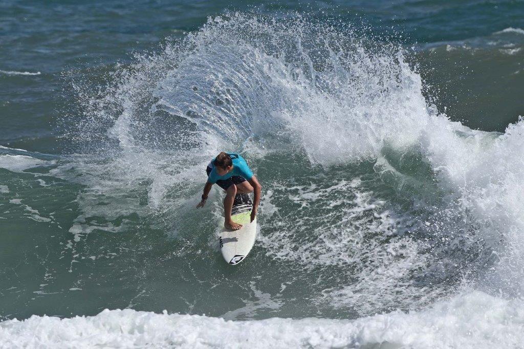 Leo Casal Hang Loose Surf Attack Maresias / Foto Munir El Hage