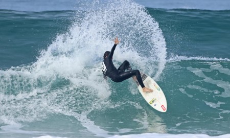 Categoria júnior abre o Hang Loose Surf Attack em Maresias nesta sexta-feira