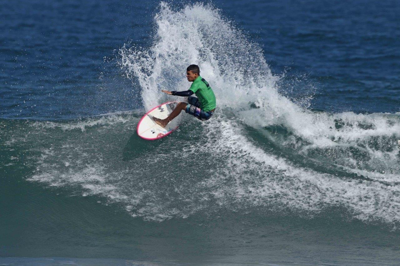 Caio Costa Hang Loose Surf Attack Maresias / Foto Munir El Hage
