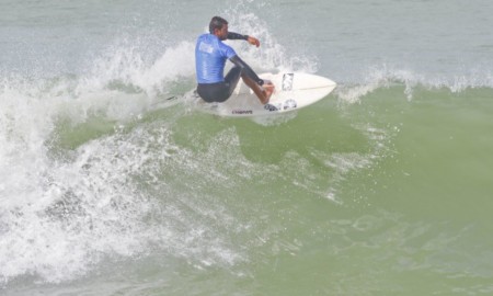 De patrocínio novo, Igor Moraes garante sua 1ª vitória como surfista profissional