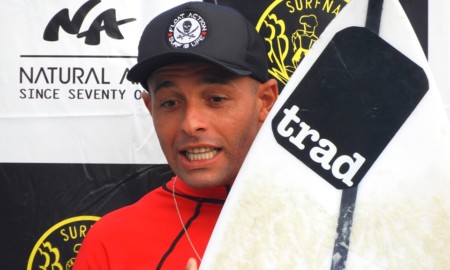 Antony Silva busca seu quarto título de campeão vicentino de surfe, em 2019