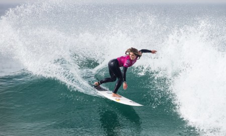 Título mundial feminino de surfe segue indefinido para o Hawaii