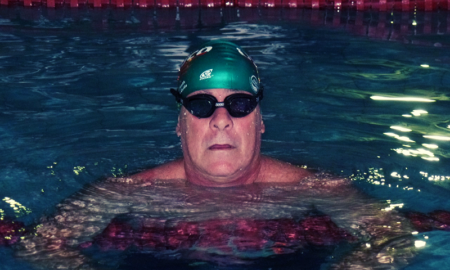 Ricardo Fiorita disputa duas provas de natação com o incentivo do Sr. Altino Bar