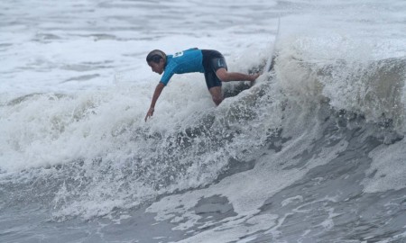 Roberto Alves estreia com vitórias no Hang Loose Surf Attack, em Juquehy