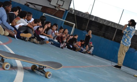 Skate + Poesia – Projeto “Impulso Lírico” atende 4 mil adolescentes em Mongaguá