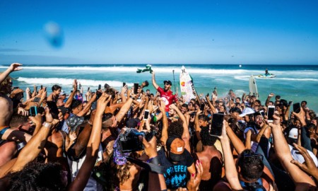 Disputa masculina pelo título mundial de surfe começa neste domingo em Pipeline