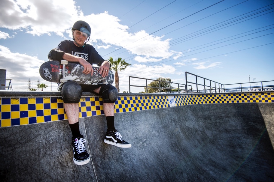Tony Hawk no Vans Off The Wall Skatepark, Huntington Beach, Califórnia / Foto Michael Burnett