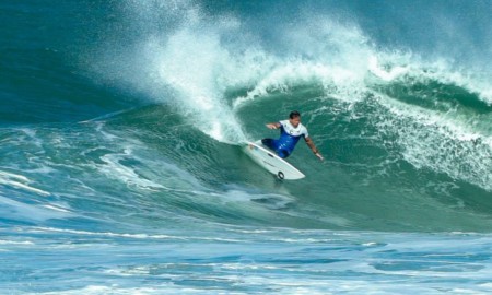 Thiago Camarão venceu a etapa brasileira do circuito Surf Web Series 2020
