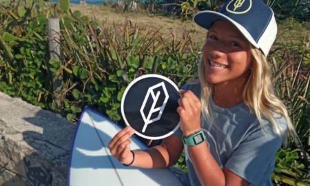 Jovem surfista segue com força total agora com patrocínio de uma empresa do surf