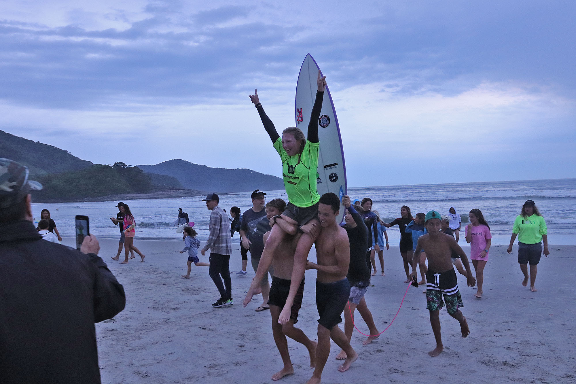 Naire Marquez campeã na Sub18 do Hang Loose Surf Attack Camburi / Foto Munir El Hage