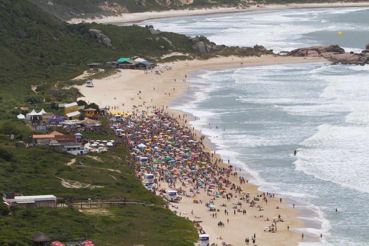 Praia Mole sempre com grande público na estreia do LayBack Pro em 2021 (Crédito: James Thisted / LayBack Pro)