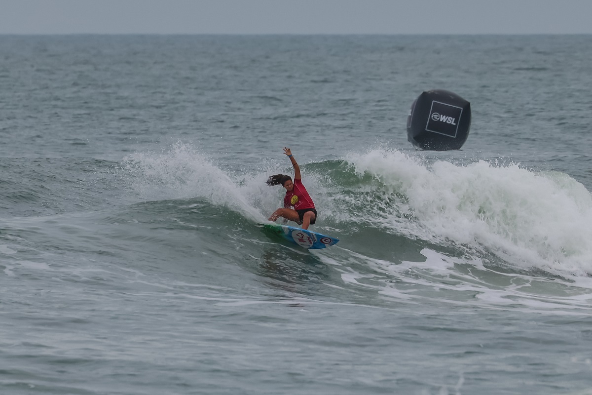Sophia Medina estreando com vitória no Circuito Brasileiro de Surfe (Crédito: Daniel Smorigo / World Surf League)