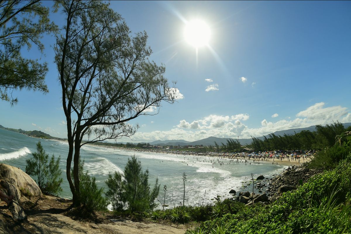 A paradisíaca praia da ferrugem, em Garopaba(SC) /  Foto Márcio David