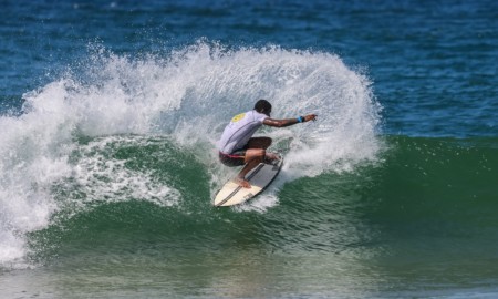 Surfistas da Bahia se destacam na abertura do Circuito Banco do Brasil