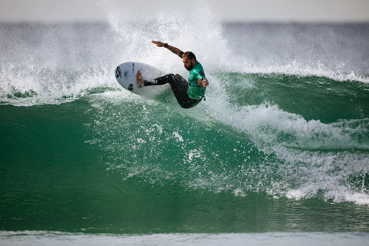 Alejo Muniz ganhou a primeira dobradinha brasileira no GWM Sydney Surf Pro (Crédito: Beatriz Ryder / World Surf League)