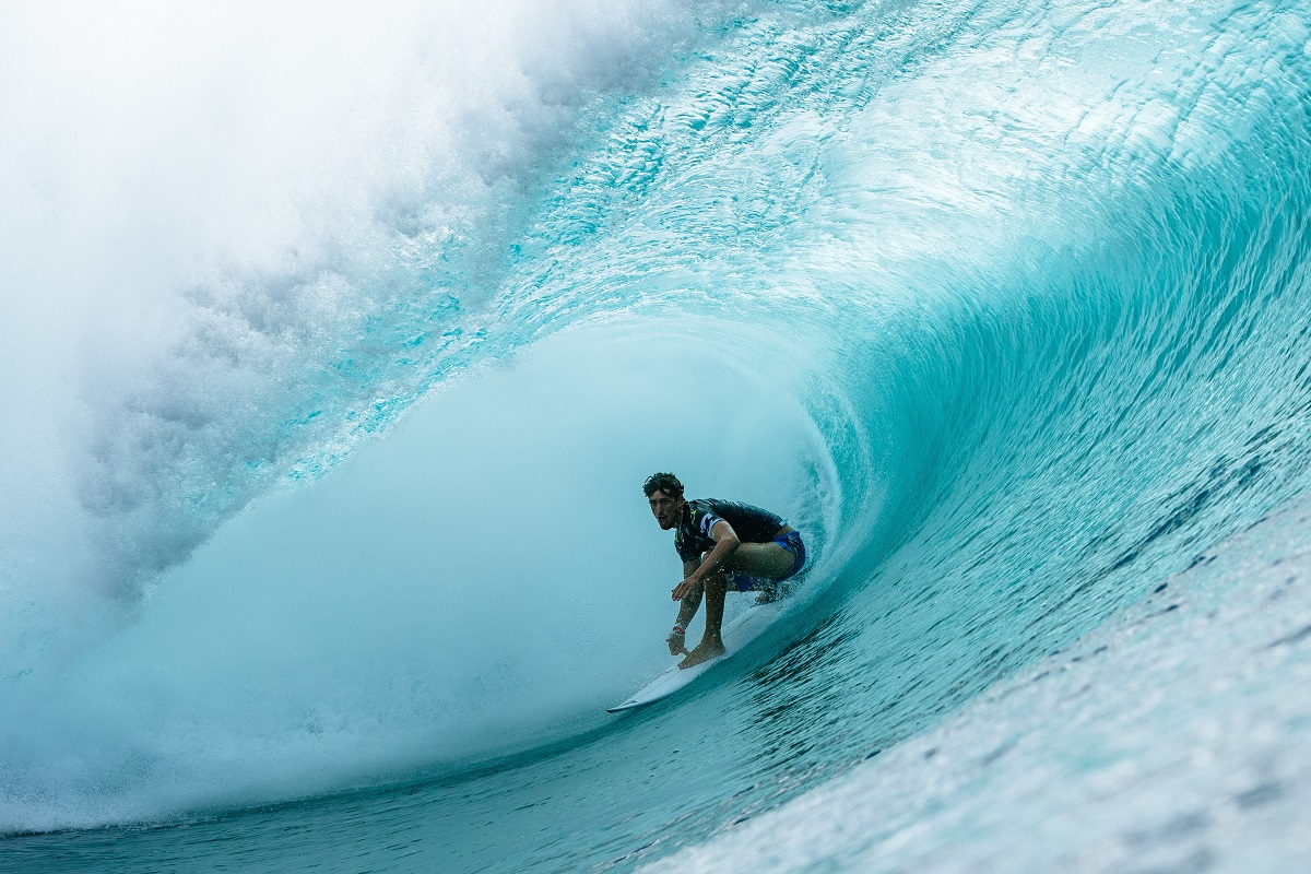 João Chianca brilhou em sua estreia no CT nos tubos e Pipeline (Crédito: Tony Heff / World Surf League)