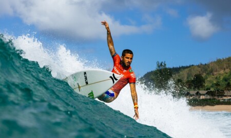Seleção brasileira 100% classificada no primeiro dia do Hurley Pro Sunset Beach no Havaí