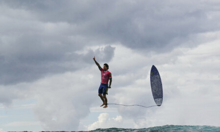 Foto de Gabriel Medina é destaque na World Press Photo 2025, que chega à CAIXA Cultural do Rio de Janeiro